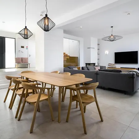 Sleeps 8 With Pool Air Con And Wifi Villa
