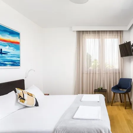 Sleeps 8 With Pool Air Con And Wifi Villa