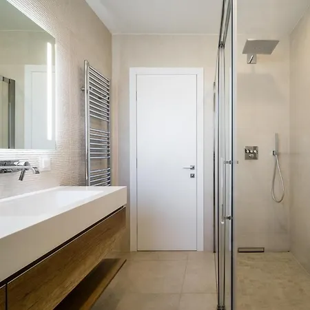 Sleeps 8 With Pool Air Con And Wifi Slatine