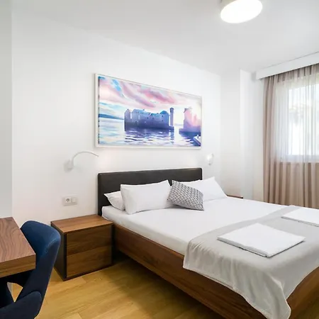 Villa Sleeps 8 With Pool Air Con And Wifi Slatine