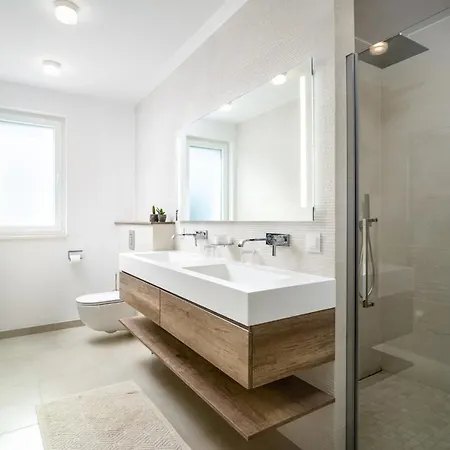 Sleeps 8 With Pool Air Con And Wifi