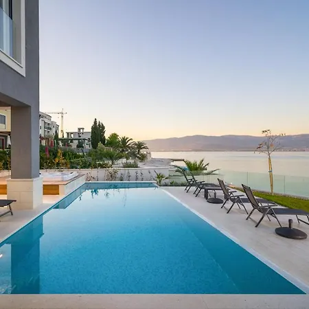 Sleeps 8 With Pool Air Con And Wifi Villa *